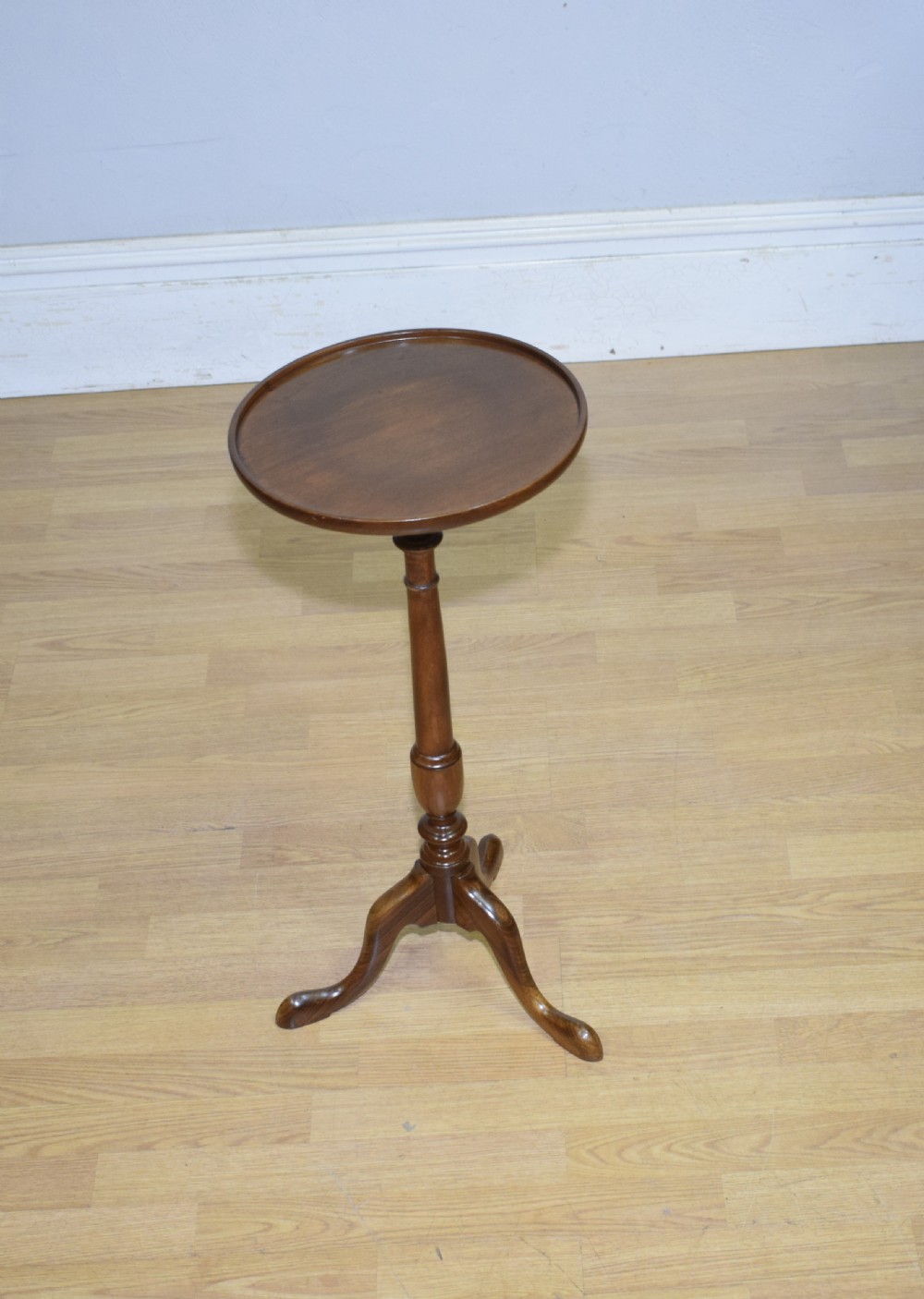 Tripod Table / Wine Table View X