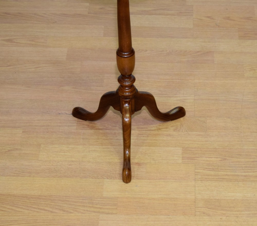 Tripod Table / Wine Table View XIII