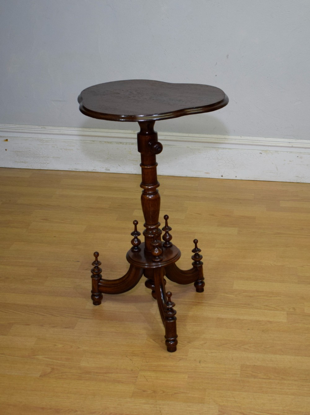 Early 20th Century Oak Tri-Pod Table