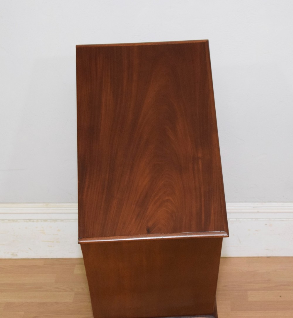 19th Century Mahogany Bachelors Chest of Drawers View VII