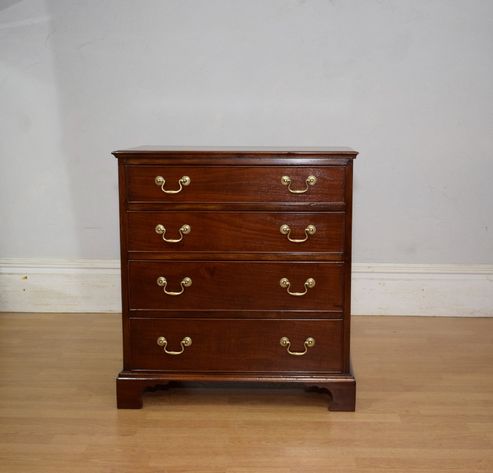 19th Century Mahogany Bachelors Chest of Drawers View IX
