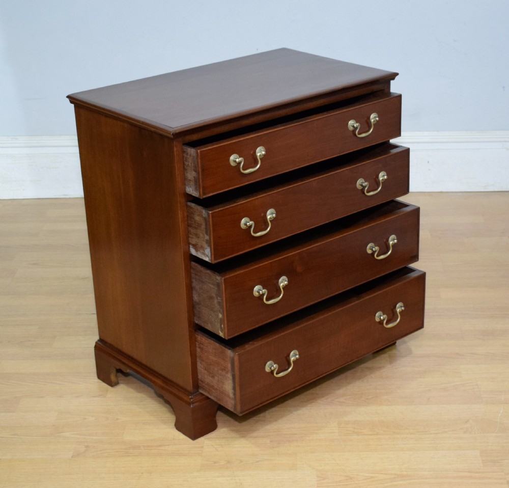 19th Century Mahogany Bachelors Chest of Drawers View XIII