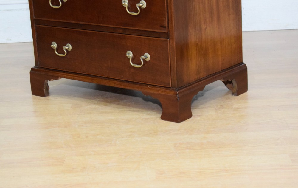 19th Century Mahogany Bachelors Chest of Drawers View XVI
