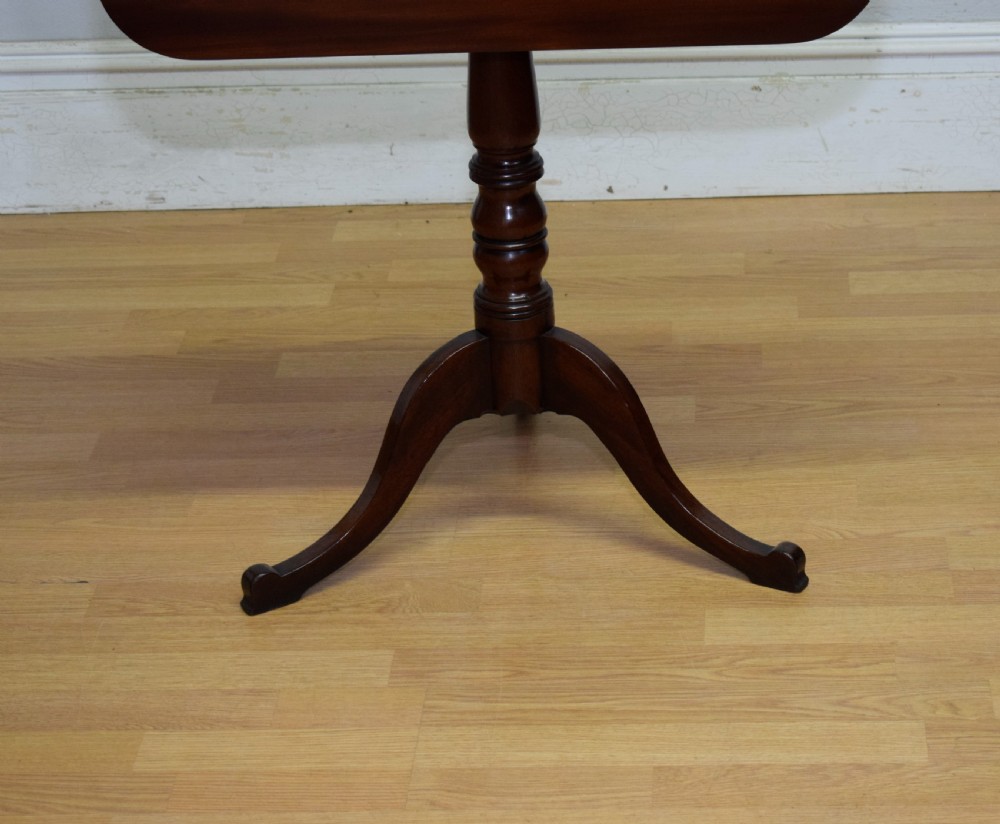 Georgian Mahogany Tri Pod Table












Antique Georgian Tripod Tilt Top Table View IV