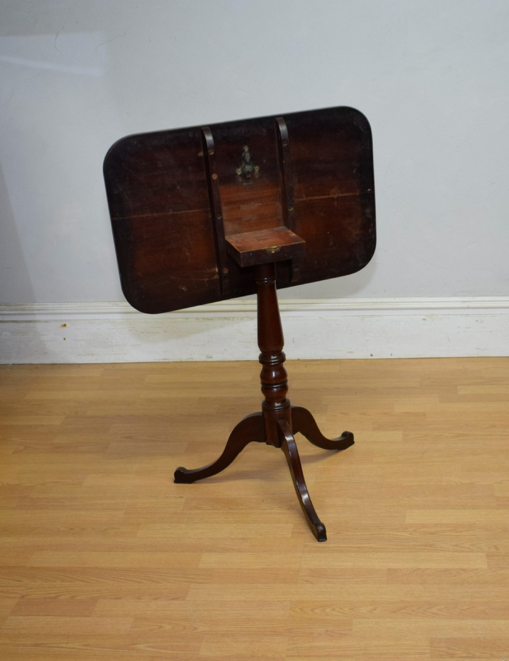 Georgian Mahogany Tri Pod Table












Antique Georgian Tripod Tilt Top Table View IX