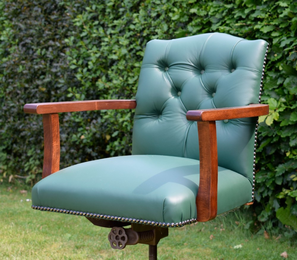 Early 20th Century Swivel Office / Desk Chair View VII