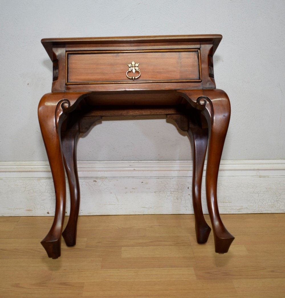 An early 20th-century mahogany lamp table featuring a single drawer with a brass drop ring handle and four cabriole legs ending in pad feet. View XV