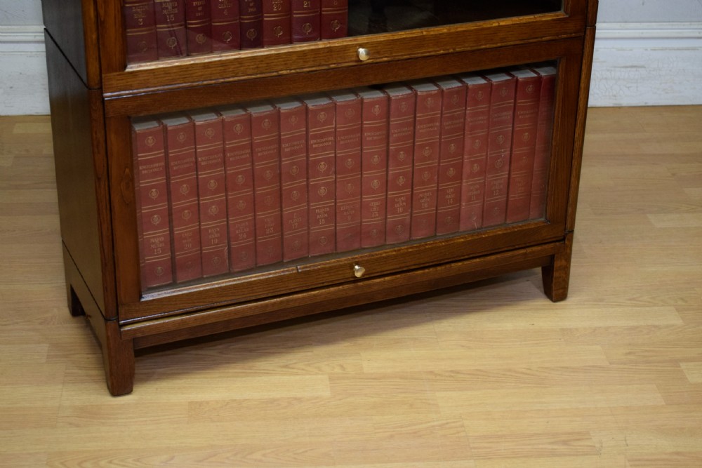 Early 20th Century Oak Bookcase View IV