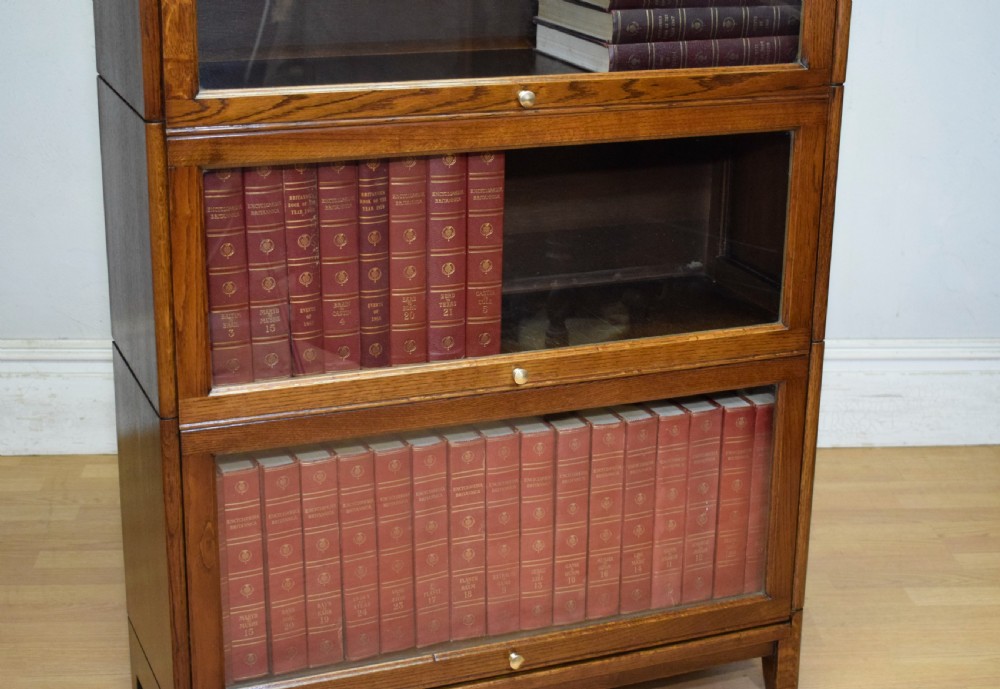 Early 20th Century Oak Bookcase View V