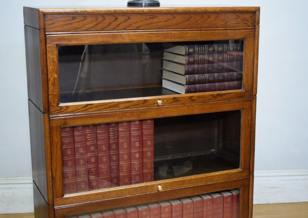 Early 20th Century Oak Bookcase View VI