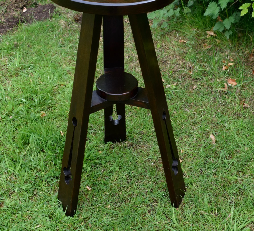 Arts & Crafts Lamp Table View X