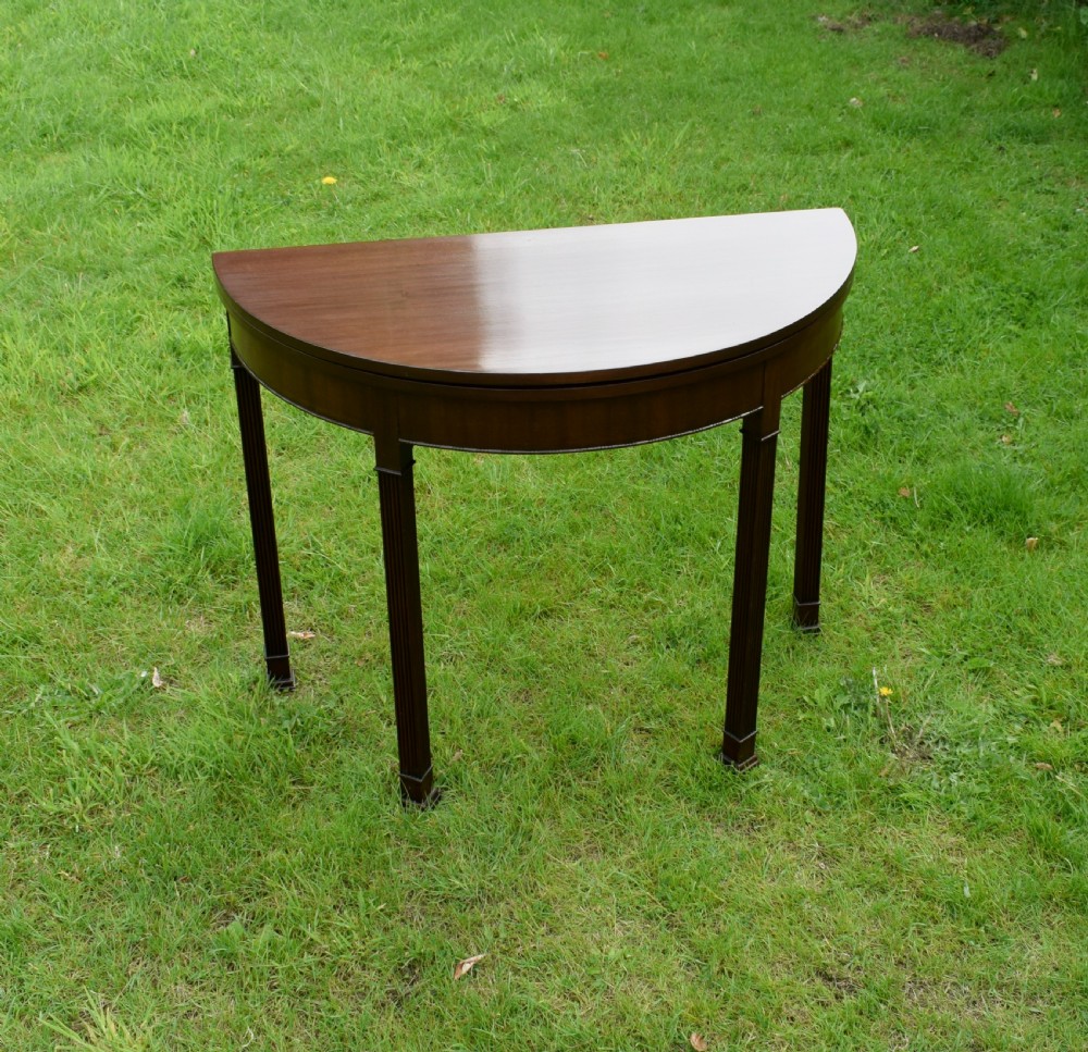 Demi Lune Games Table