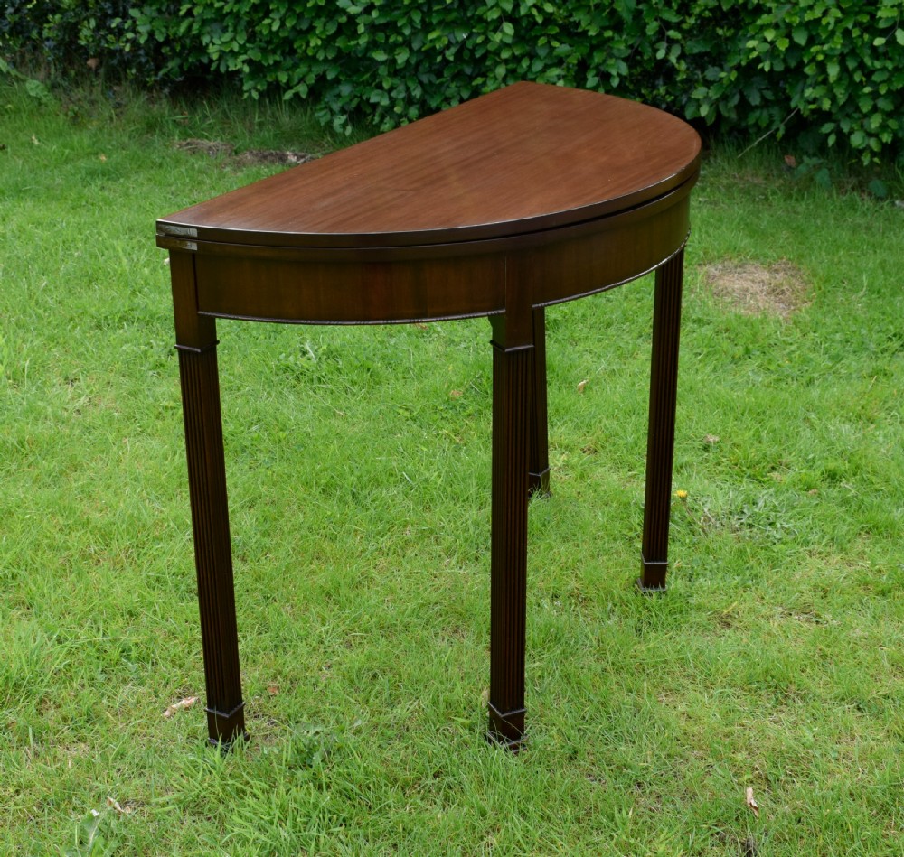 Demi Lune Games Table View V