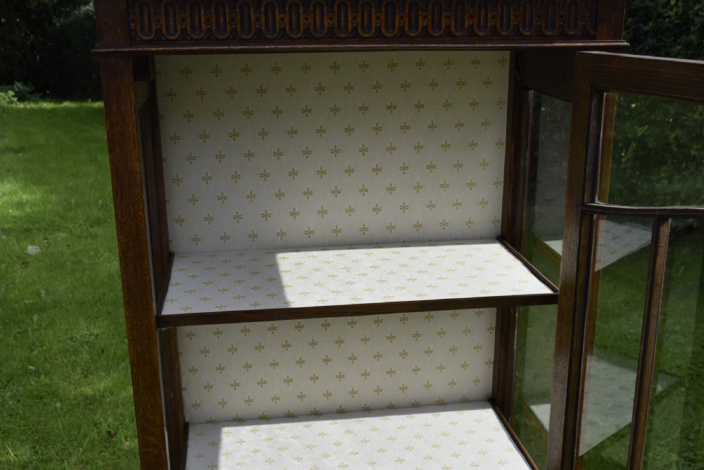 Early 20th Century Oak Display Cabinet View XII