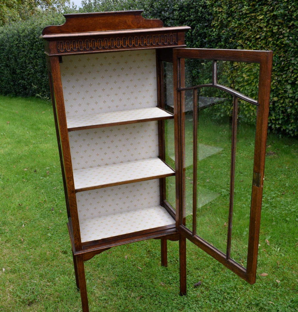 Early 20th Century Oak Display Cabinet View XXII