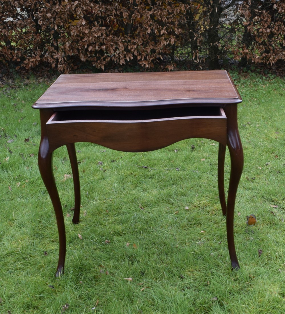 Victorina Serpentine Console Table View X