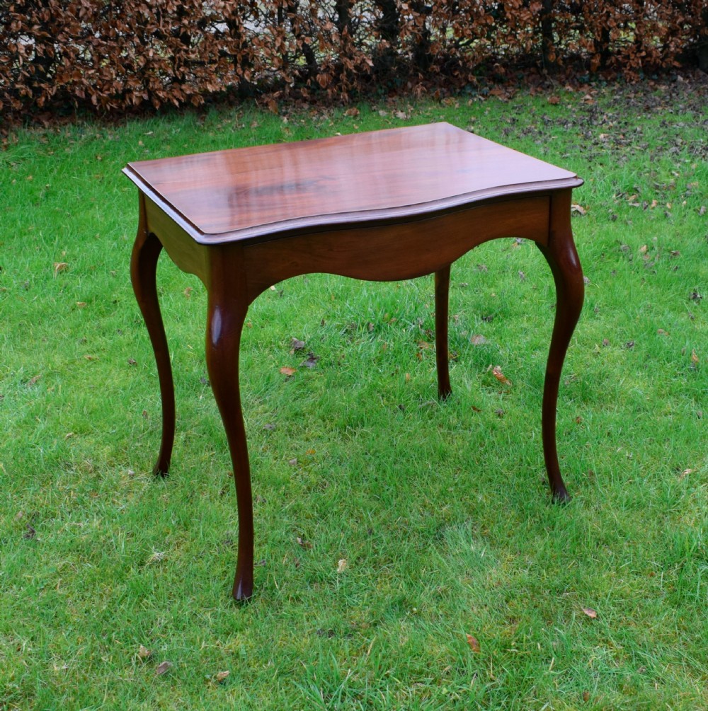 Victorina Serpentine Console Table View XV