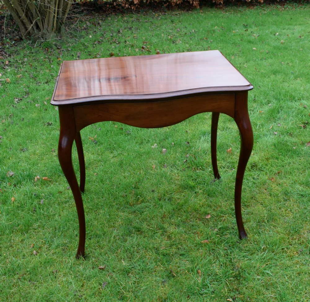 Victorina Serpentine Console Table View XXI