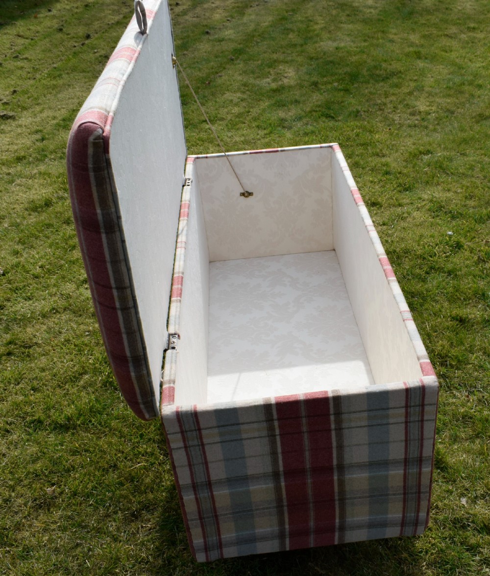 Victorian Ottoman View X