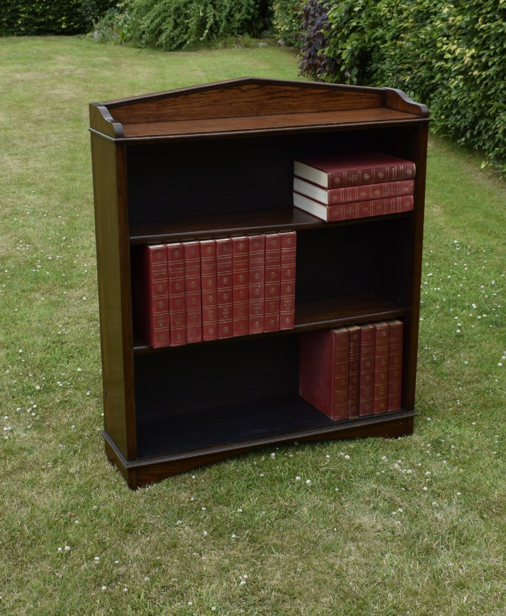 Early 20th Century Oak Bookcase View II