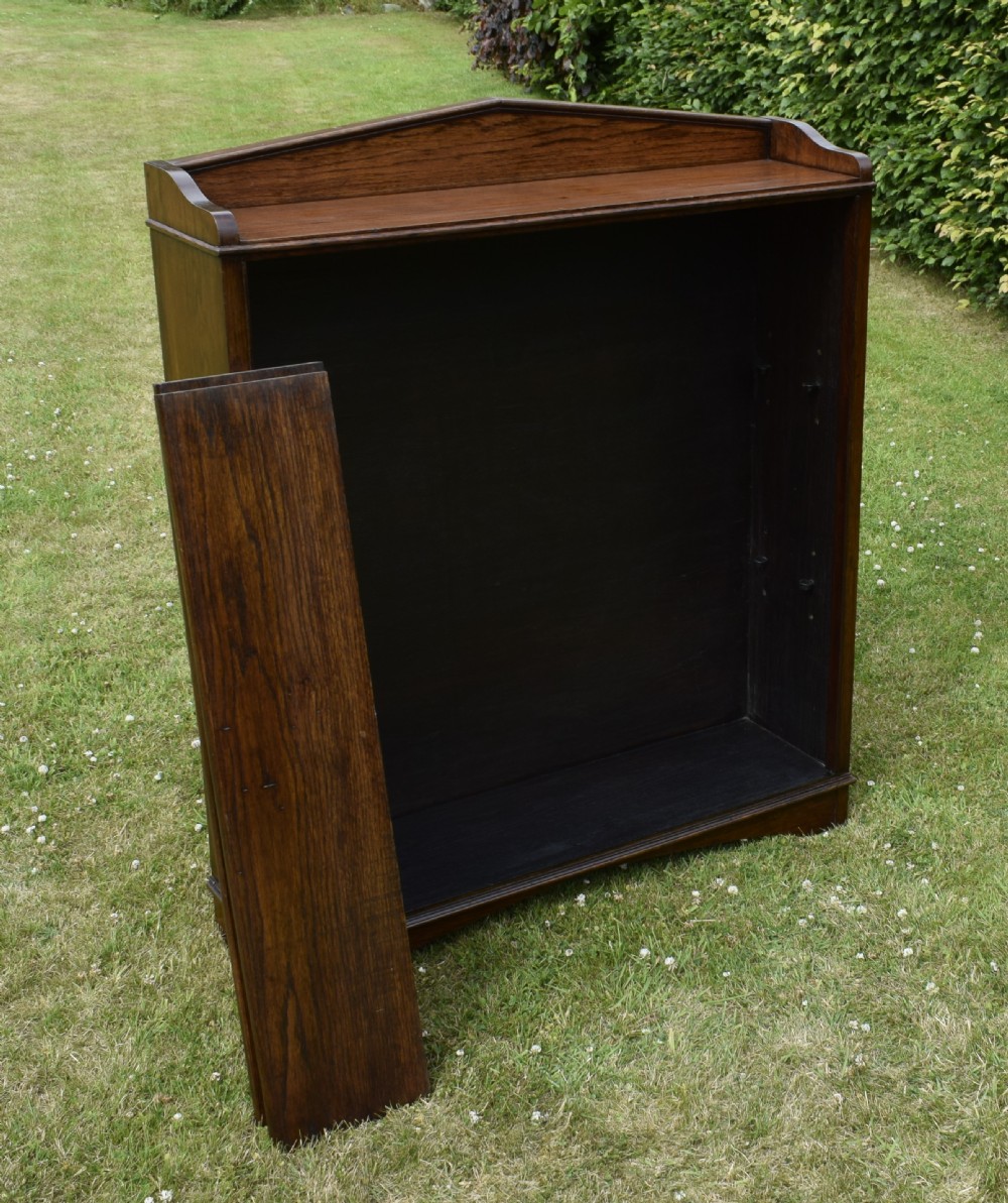 Early 20th Century Oak Bookcase View XVI