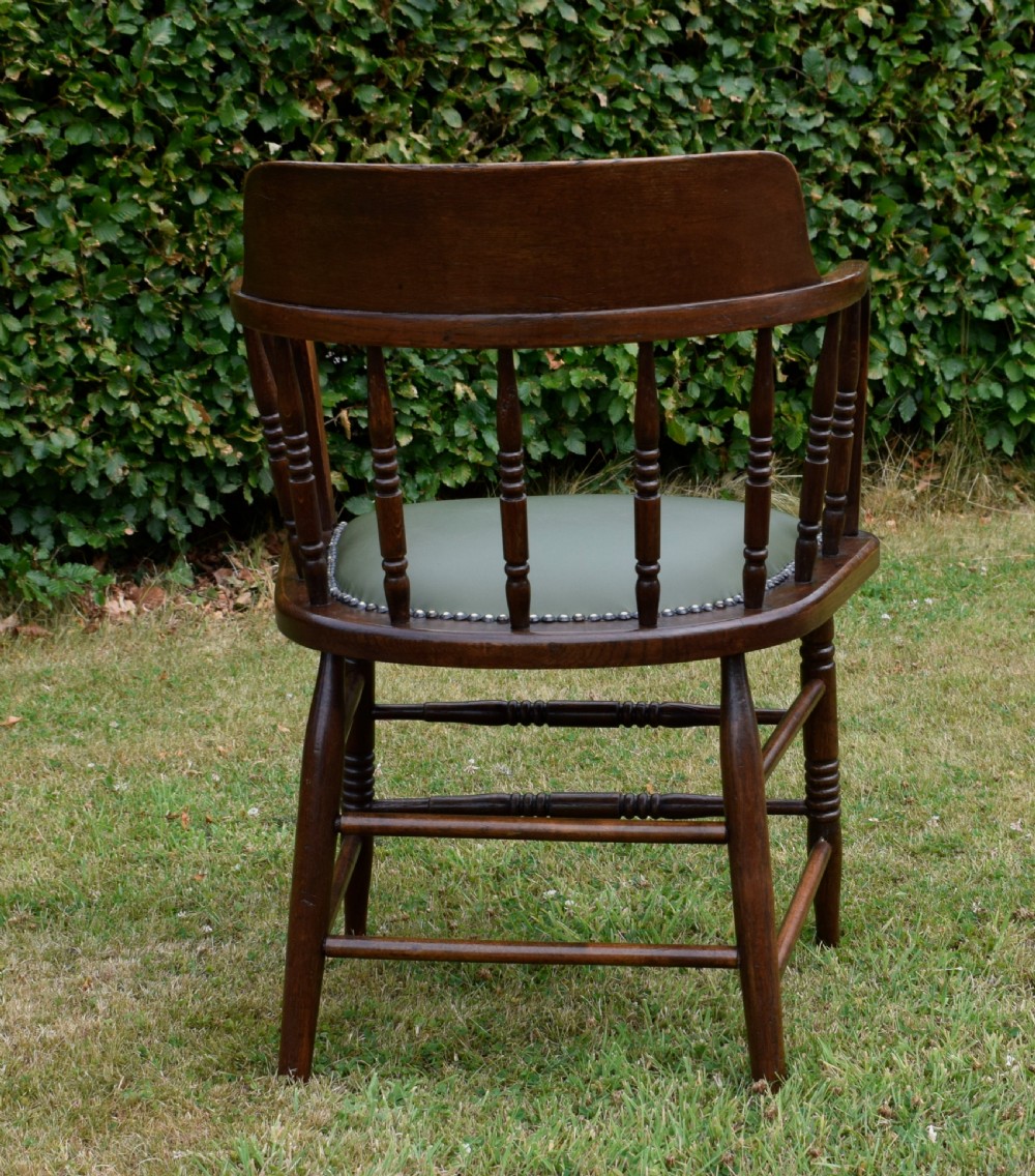 Early 20th Century Oak Desk Chair / Captain's Chair View IV