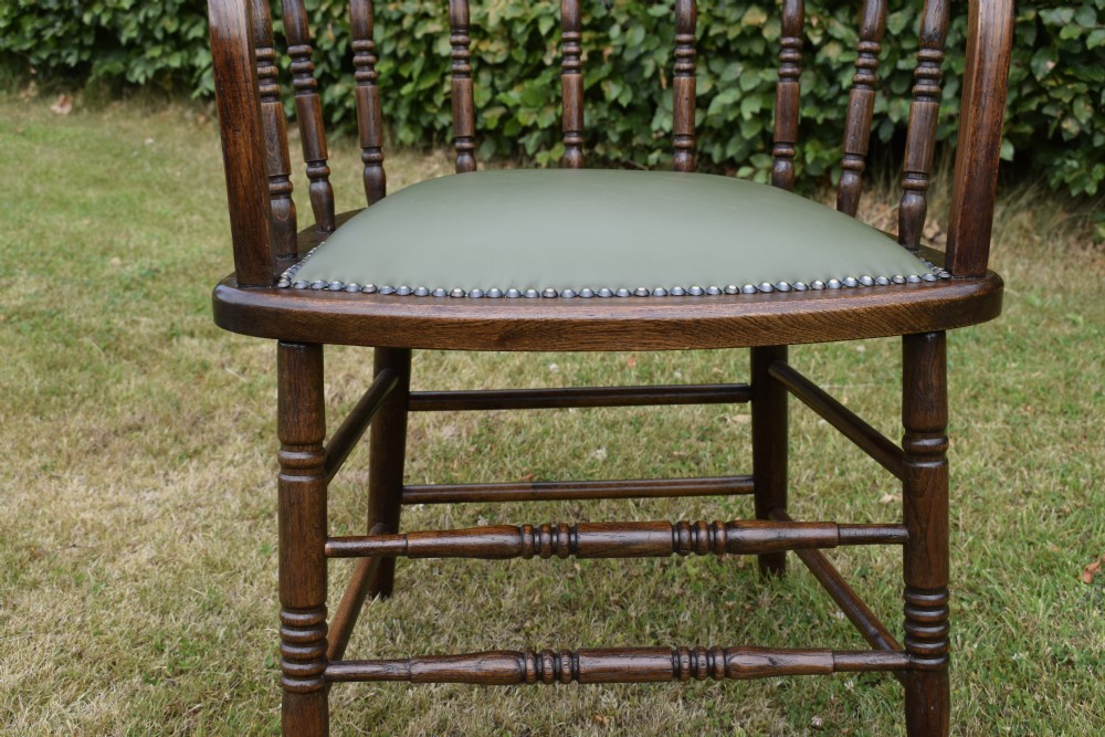 Early 20th Century Oak Desk Chair / Captain's Chair View XIV