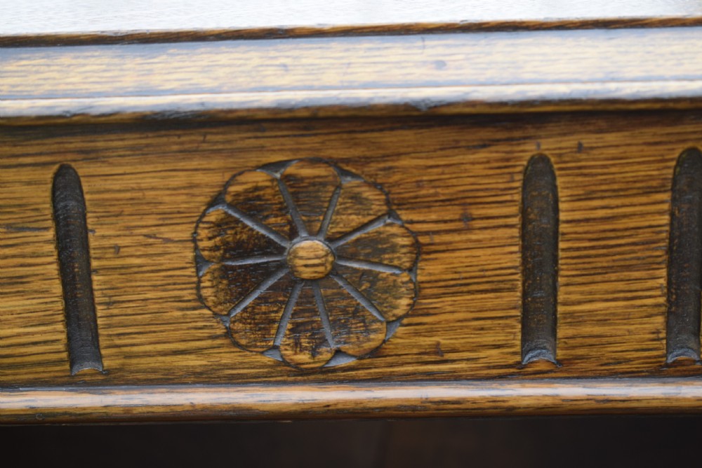 Early 20th Century Oak Bookcase View XVII