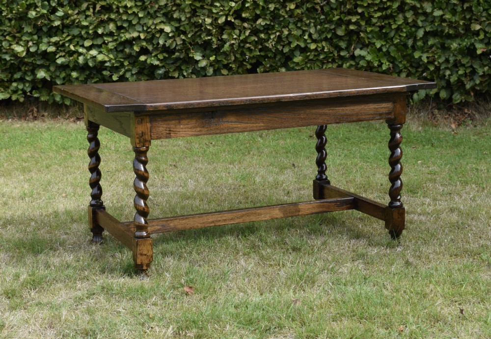 Early 20th Century Oak Coffee Table View VI