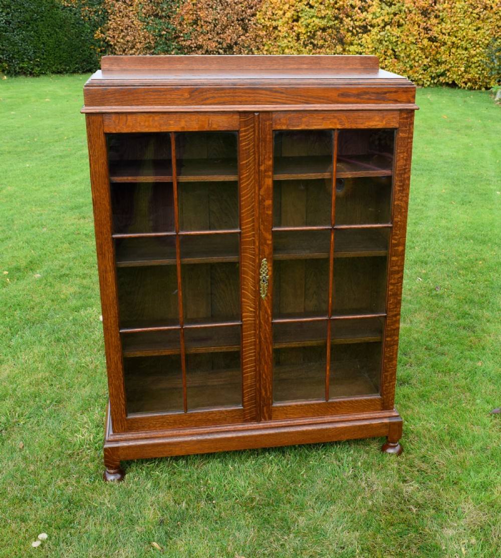 Early 20th Century Oak Bookcase View II