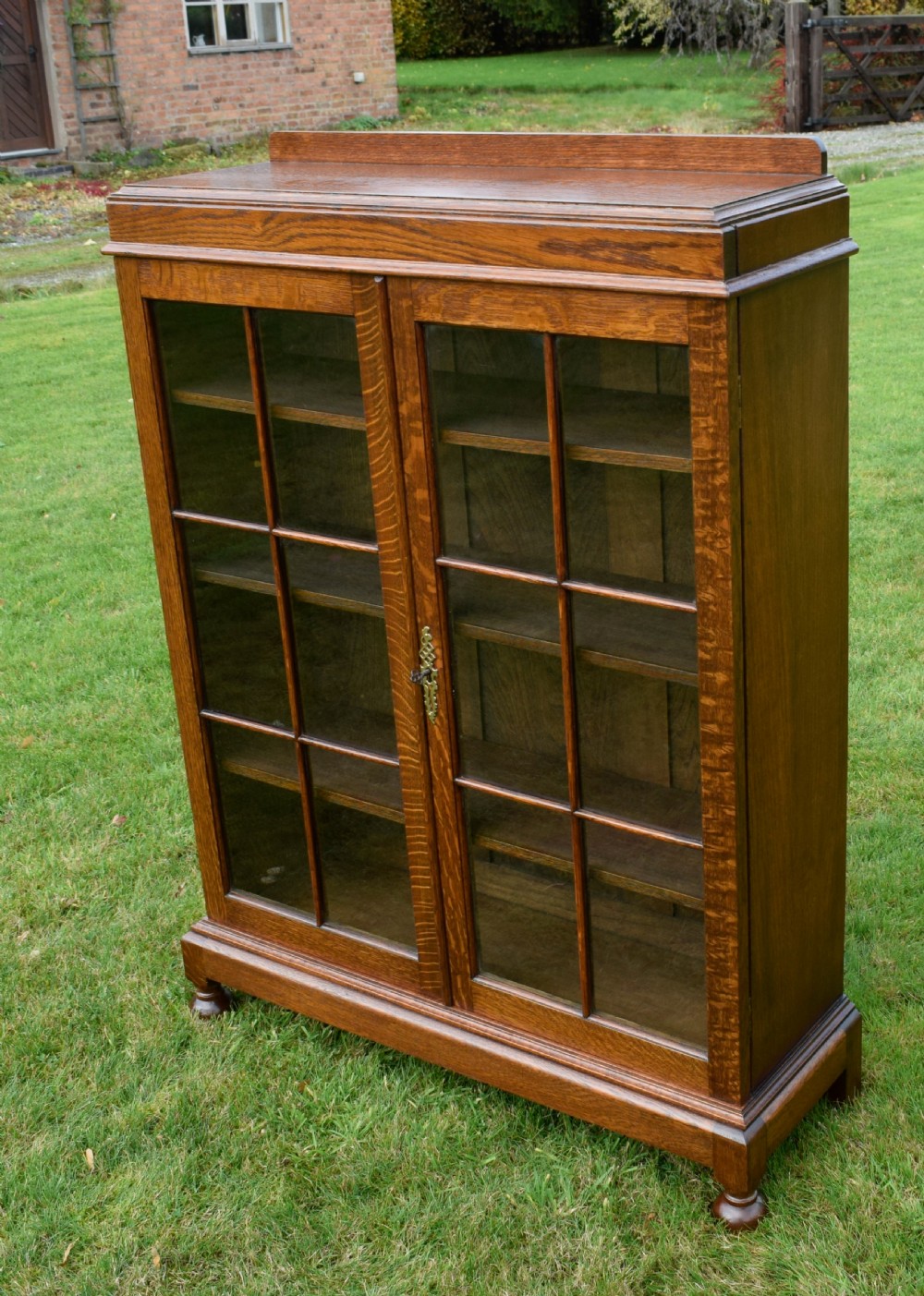 Early 20th Century Oak Bookcase View V