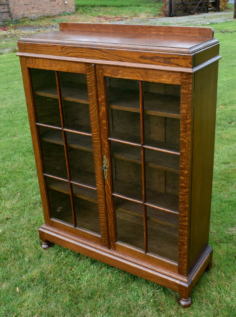 Early 20th Century Oak Bookcase View VIII