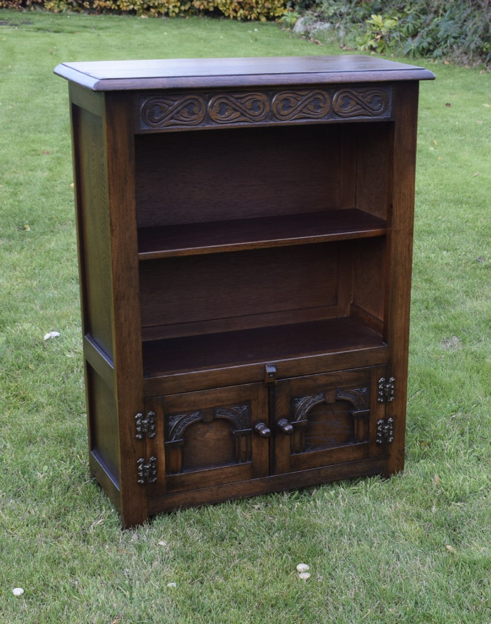 Early 20th Century Oak Jacobean Bookcase View III