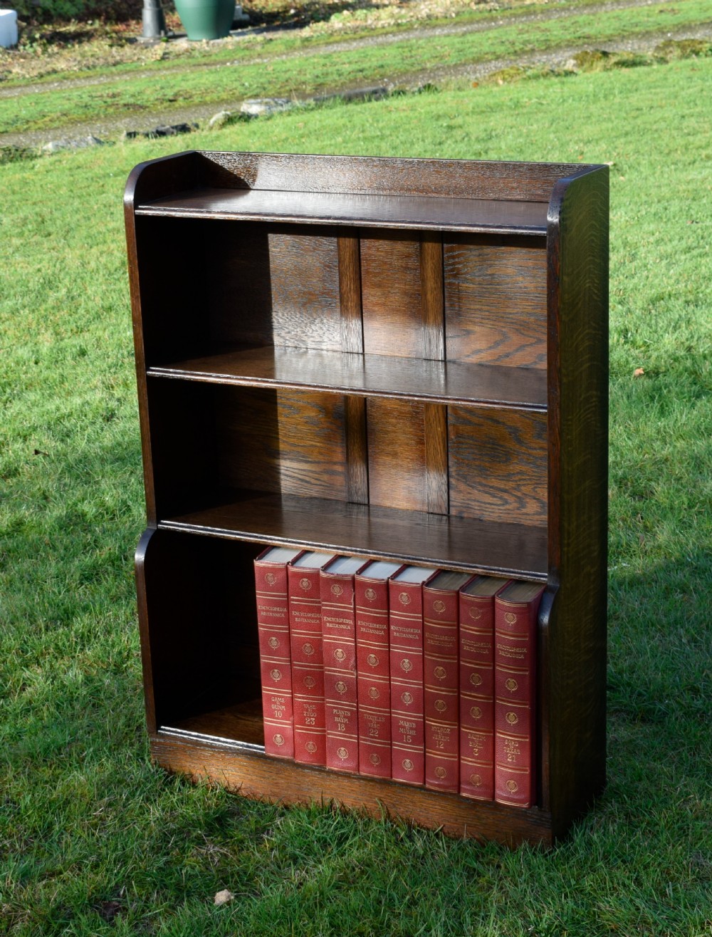 Early 20th Century Oak Bookcase View III