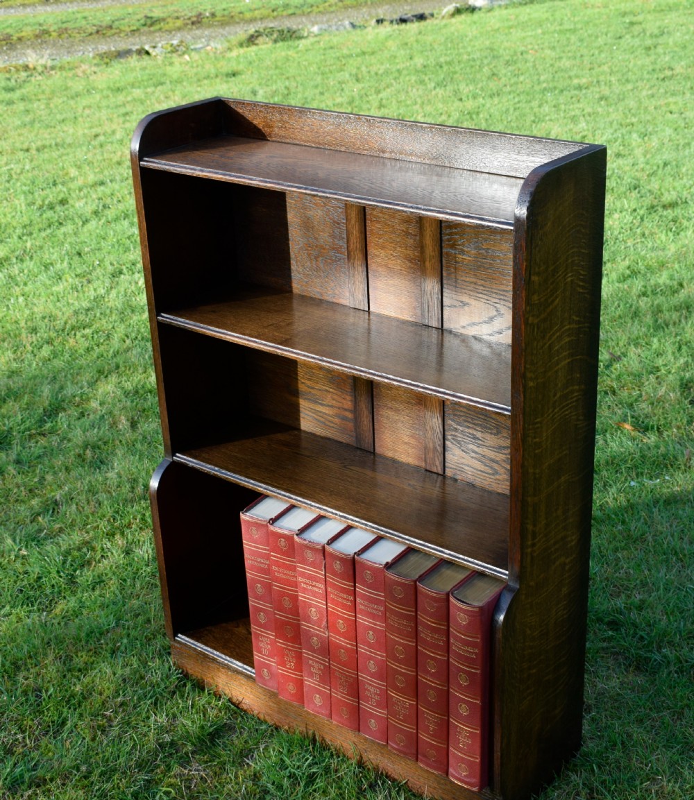 Early 20th Century Oak Bookcase View X