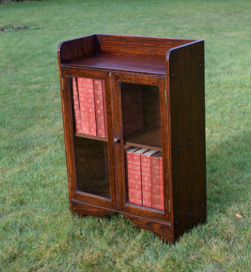Early 20th Century Oak Glazed Bookcase View IV