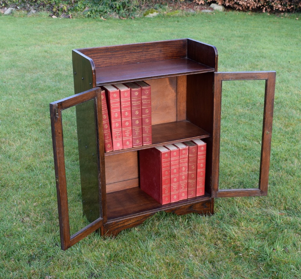 Early 20th Century Oak Glazed Bookcase View VII