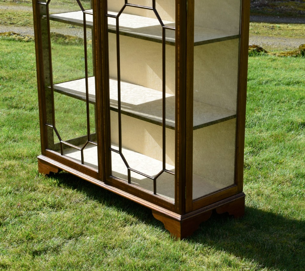20th Century Mahogany & Inlaid Display Cabinet View XVII