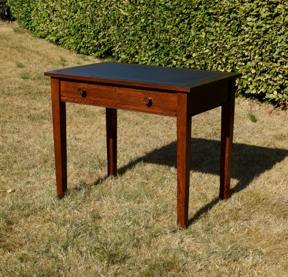Oak Desk Arts & Crafts