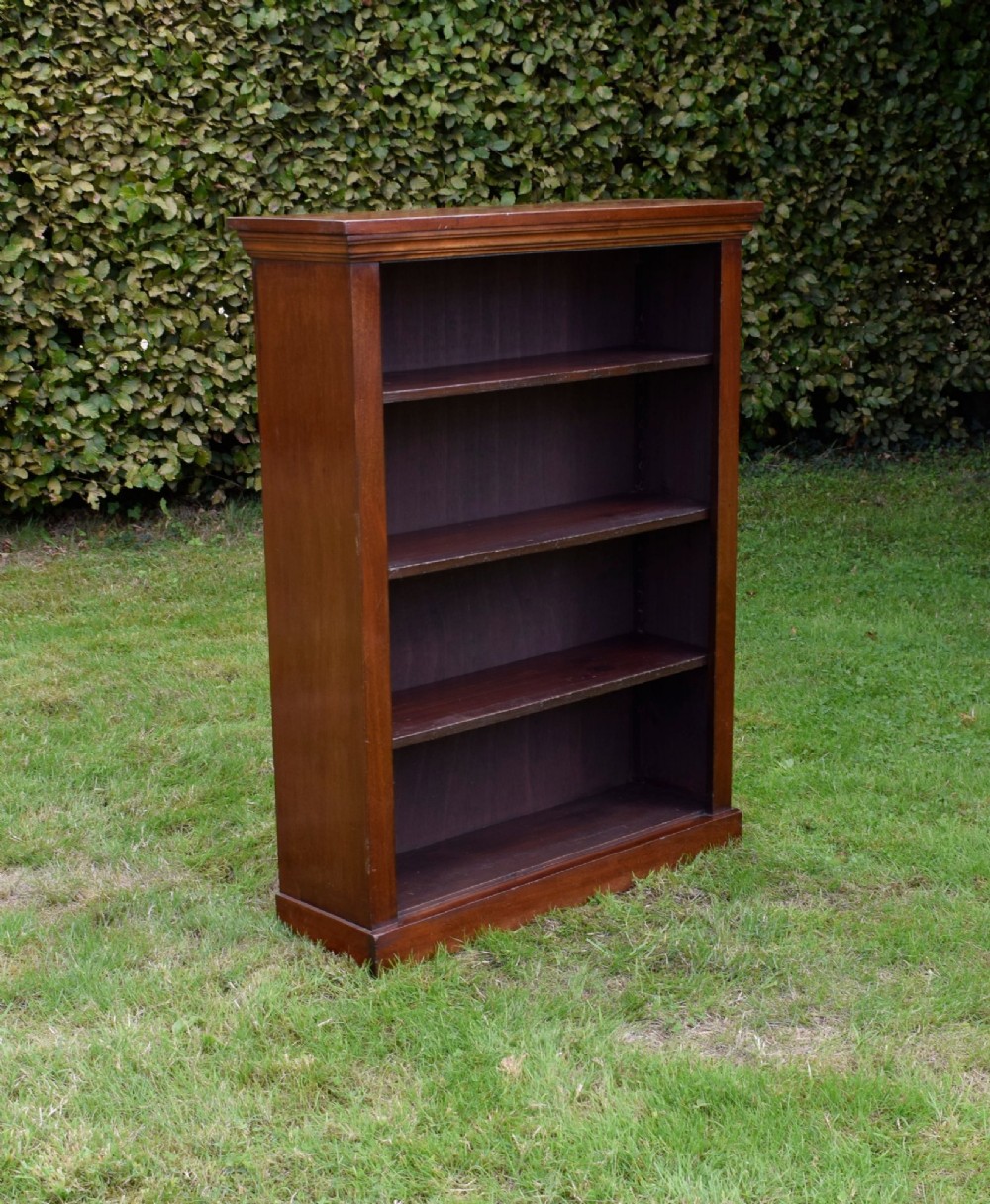 An early 20th-century open-front mahogany bookcase featuring three internal shelves, a moulded top cornice, and a sturdy plinth base. View II