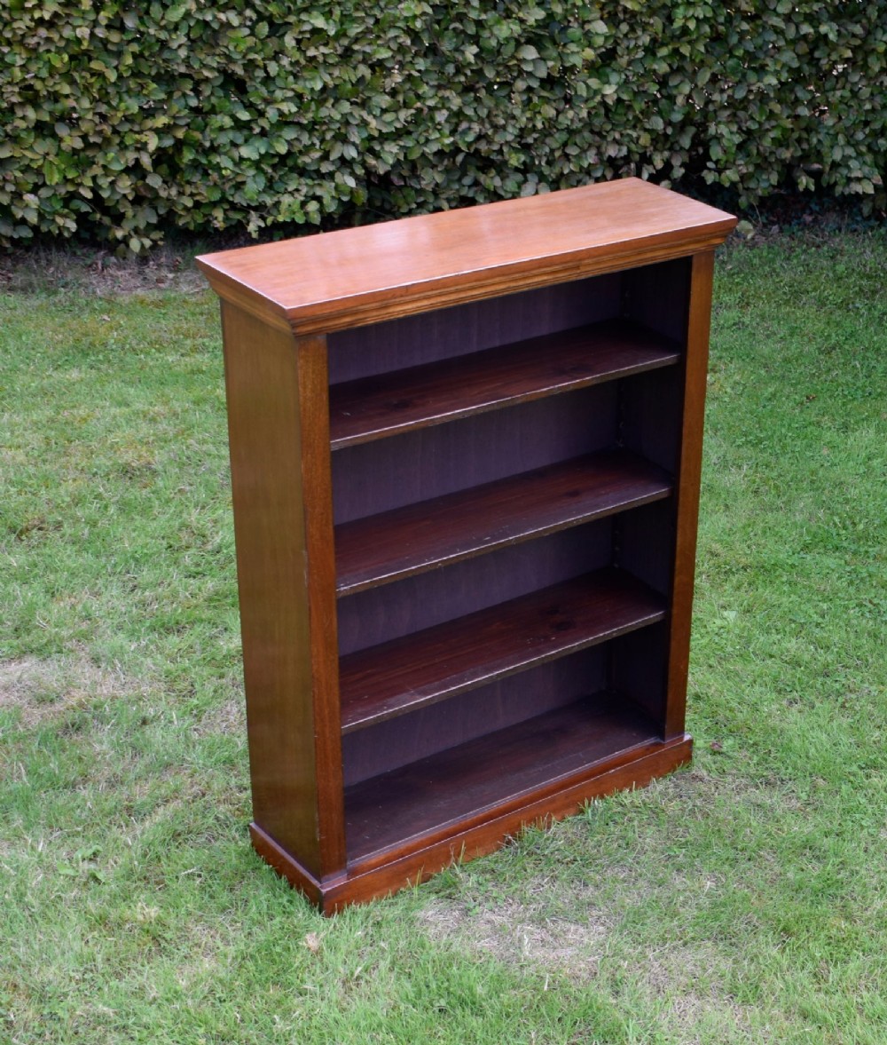 An early 20th-century open-front mahogany bookcase featuring three internal shelves, a moulded top cornice, and a sturdy plinth base. View V