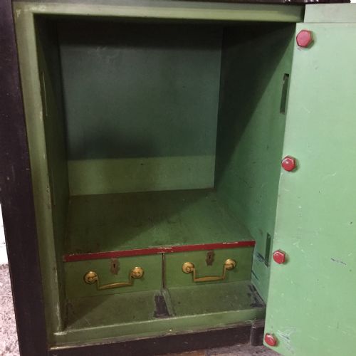 1900 CHUBB'S FIRE PROOF SAFE - ADDITIONAL PHOTO 8