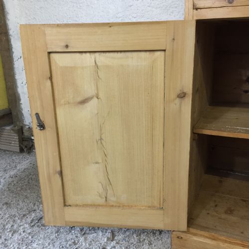 VICTORIAN PINE DRESSER WITH ORIGINAL PLATE RACK - ADDITIONAL PHOTO 10