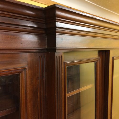 VICTORIAN MAHOGANY BREAKFRONT BOOKCASE - ADDITIONAL PHOTO 2