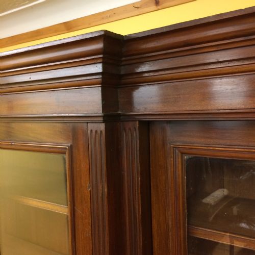 VICTORIAN MAHOGANY BREAKFRONT BOOKCASE - ADDITIONAL PHOTO 3