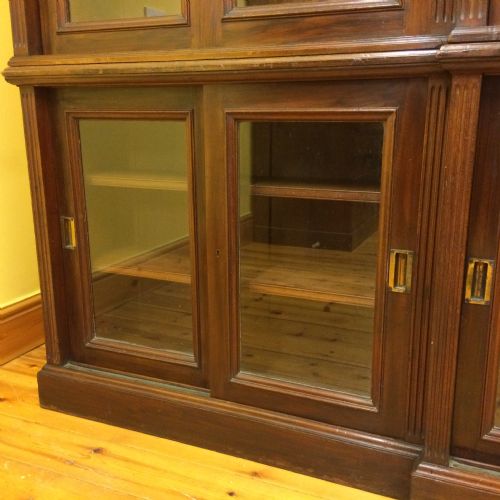 VICTORIAN MAHOGANY BREAKFRONT BOOKCASE - ADDITIONAL PHOTO 8