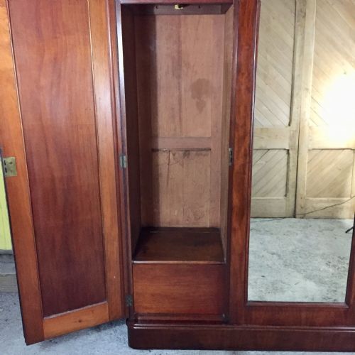 VICTORIAN MAHOGANY 3 DOOR WARDROBE - ADDITIONAL PHOTO 3
