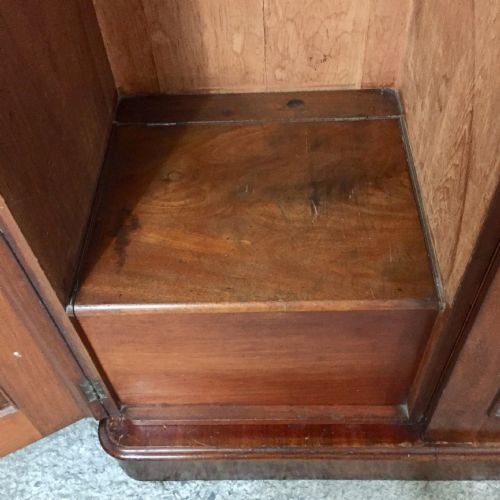 VICTORIAN MAHOGANY 3 DOOR WARDROBE - ADDITIONAL PHOTO 6