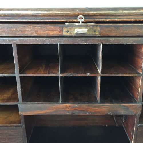 EARLY 20TH CENTURY OAK ROLL TOP DESK - ADDITIONAL PHOTO 9