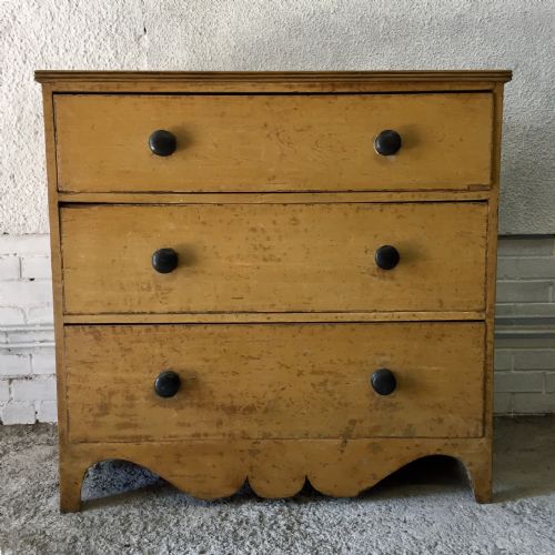 early 19th century pine 3 drawer chest - CATEGORY: ANTIQUE CHEST OF DRAWERS - DATED 19TH CENTURY
